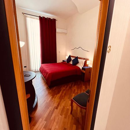 Lanova21 Bed & Breakfast เนเปิลส์ ภายนอก รูปภาพ