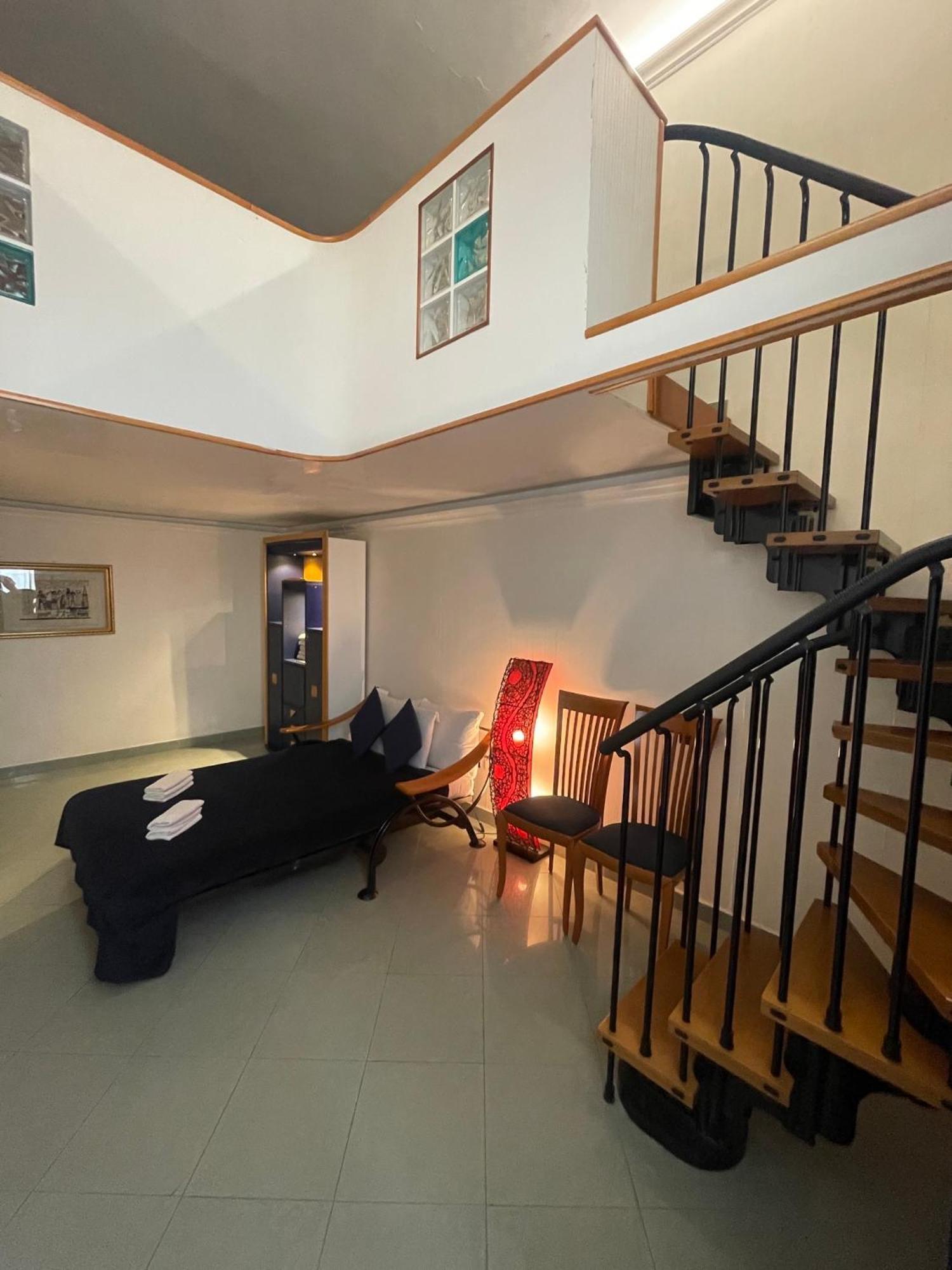 Lanova21 Bed & Breakfast เนเปิลส์ ภายนอก รูปภาพ