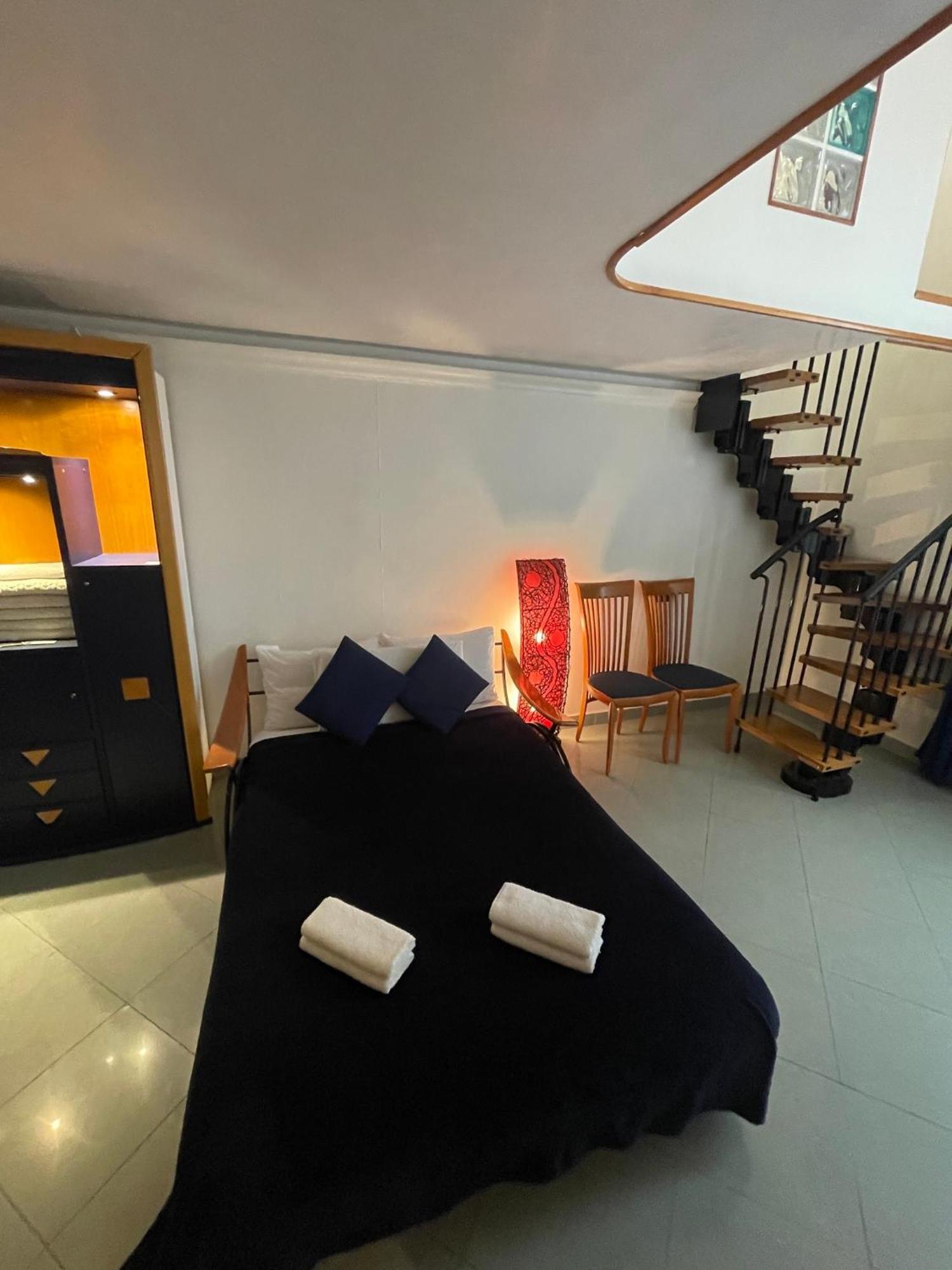 Lanova21 Bed & Breakfast เนเปิลส์ ภายนอก รูปภาพ