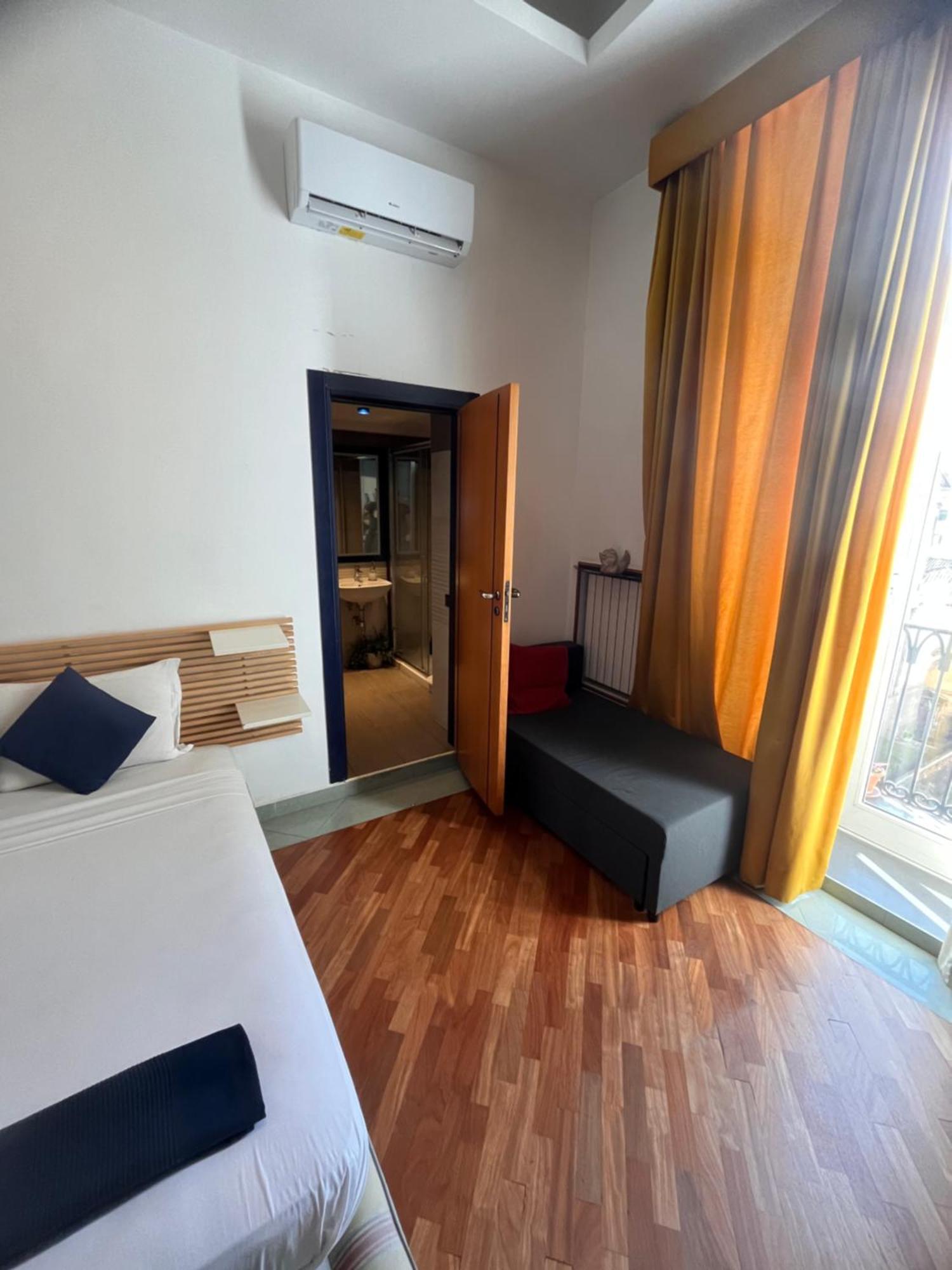 Lanova21 Bed & Breakfast เนเปิลส์ ภายนอก รูปภาพ