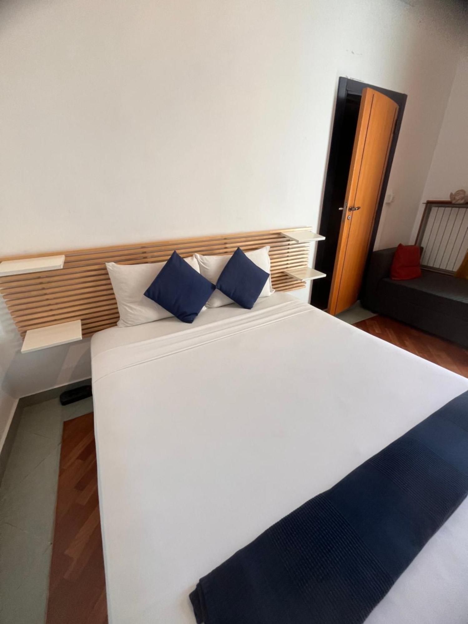 Lanova21 Bed & Breakfast เนเปิลส์ ภายนอก รูปภาพ