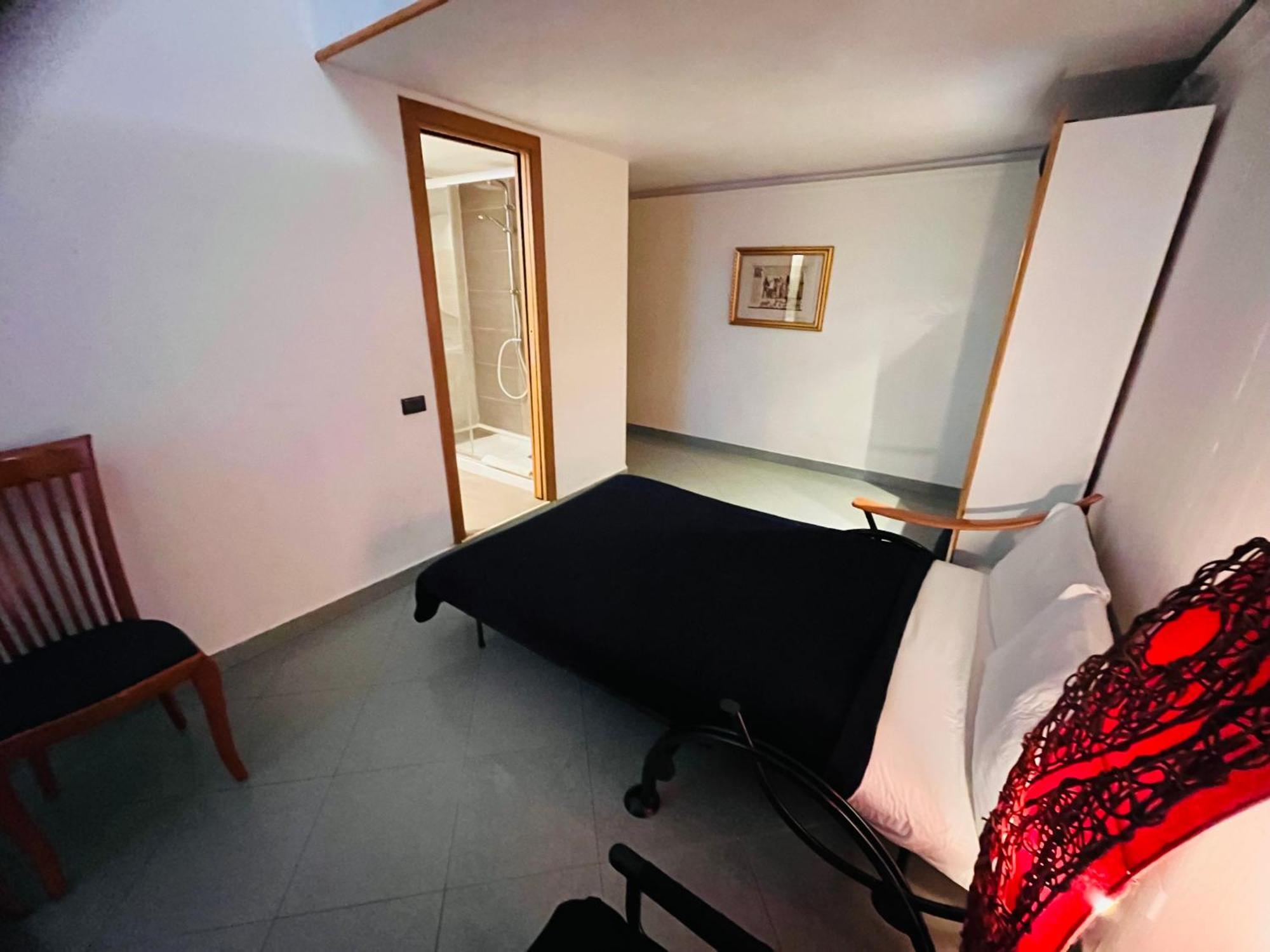 Lanova21 Bed & Breakfast เนเปิลส์ ภายนอก รูปภาพ