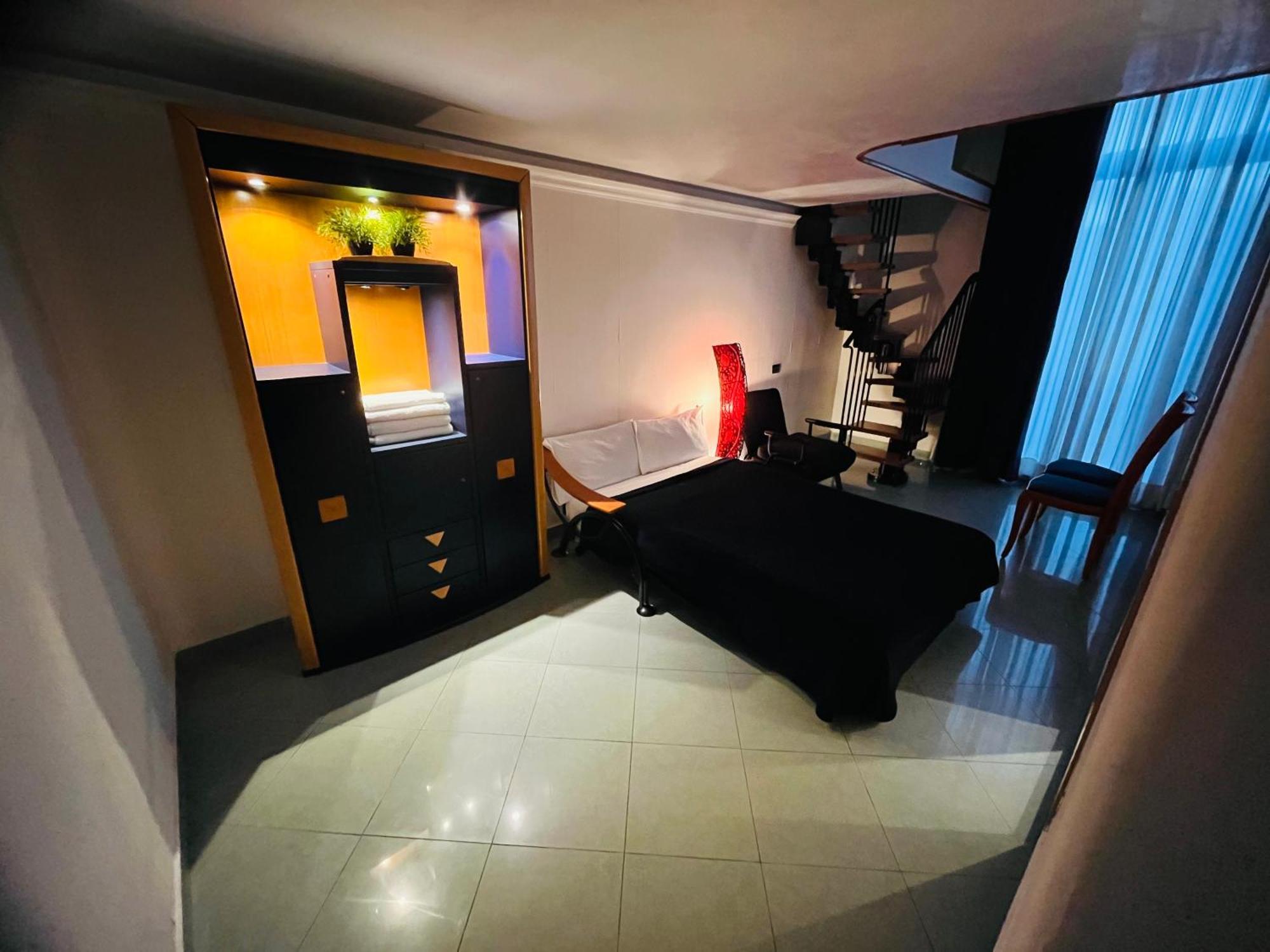 Lanova21 Bed & Breakfast เนเปิลส์ ภายนอก รูปภาพ