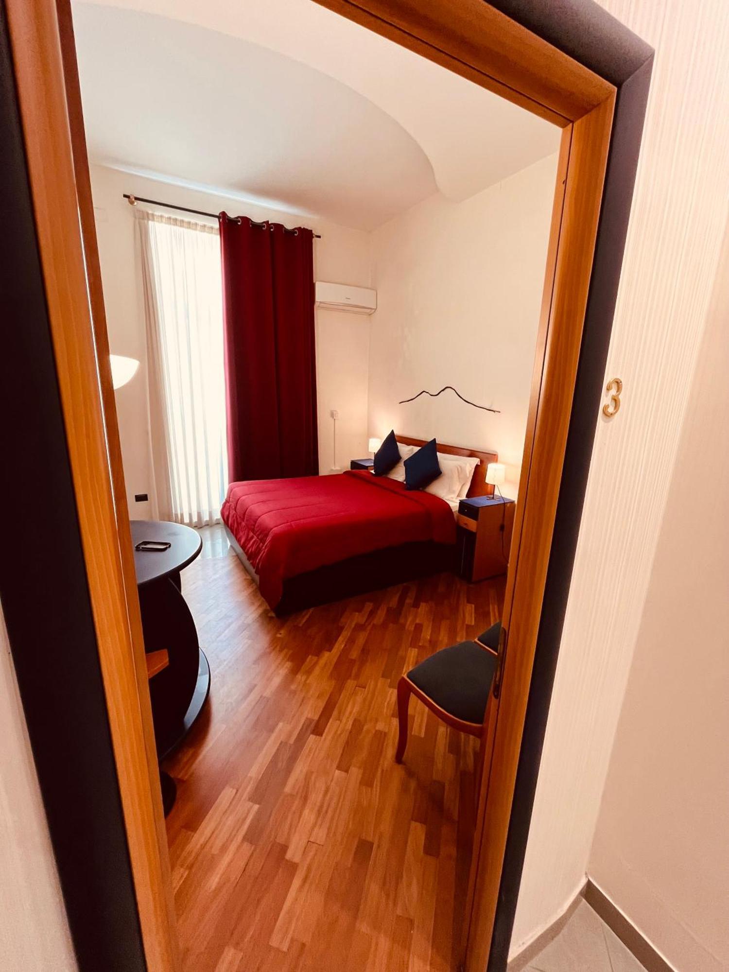 Lanova21 Bed & Breakfast เนเปิลส์ ภายนอก รูปภาพ
